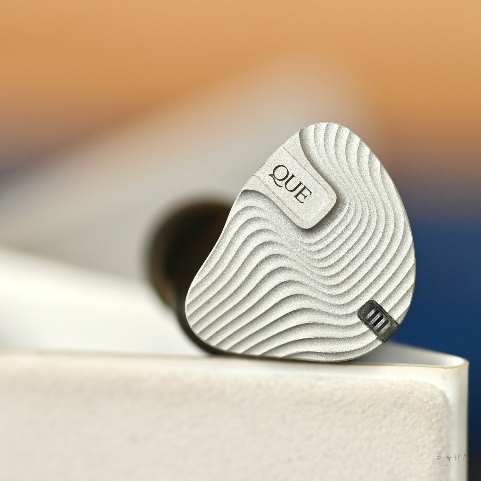 Yu9 Que hybrid in-ear monitor, photo 5 of 8