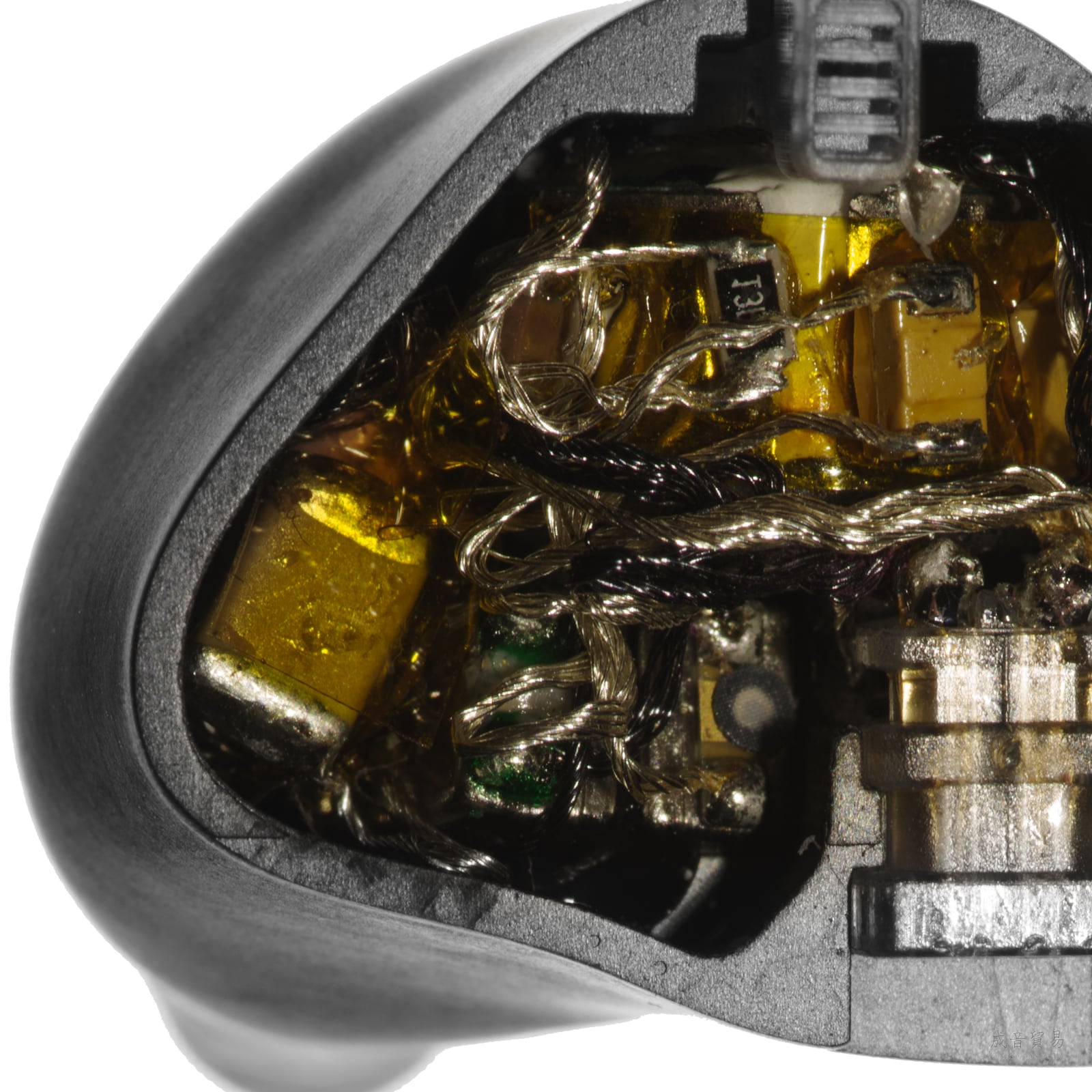 Yu9 Que hybrid in-ear monitor, photo 7 of 8